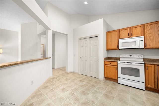 33888 Maple Ridge Boulevard, Avon, OH 44011