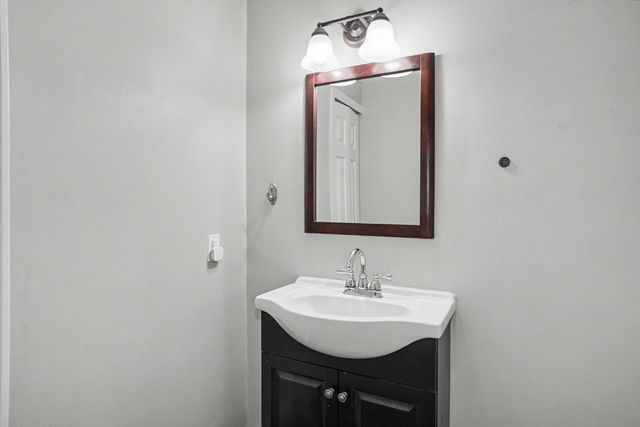 113 Ridgefield Circle C, Clinton, MA 01510