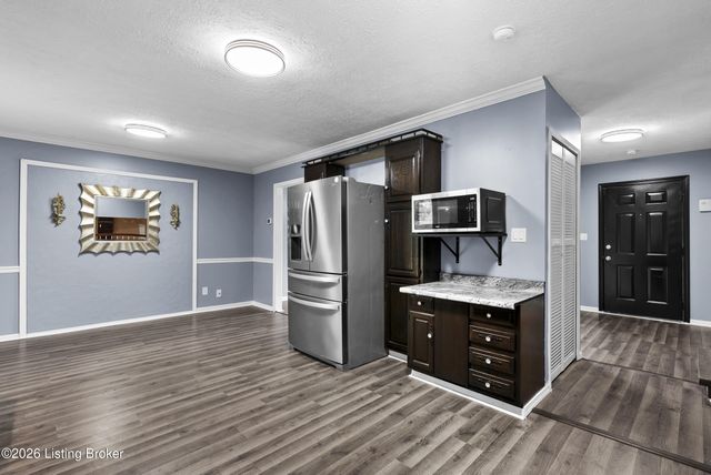 4302 Chenwood Ln, Louisville, KY 40299