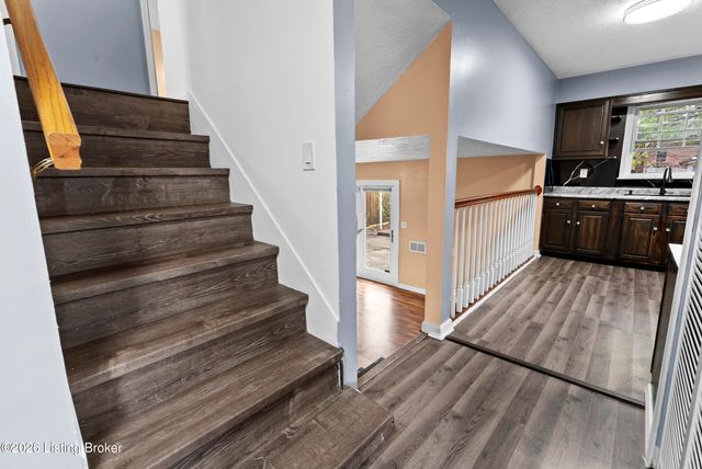 4302 Chenwood Ln, Louisville, KY 40299