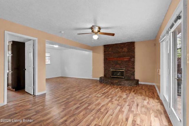 4302 Chenwood Ln, Louisville, KY 40299