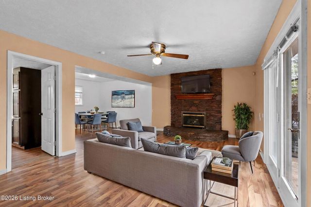 4302 Chenwood Ln, Louisville, KY 40299