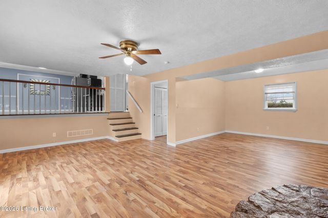 4302 Chenwood Ln, Louisville, KY 40299