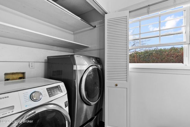 4302 Chenwood Ln, Louisville, KY 40299