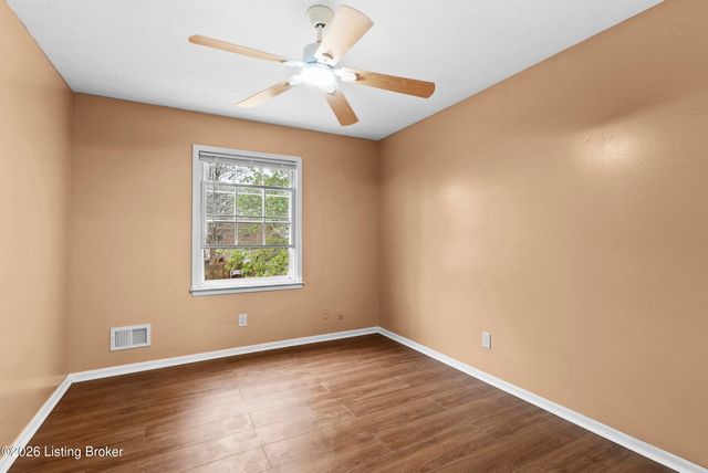 4302 Chenwood Ln, Louisville, KY 40299