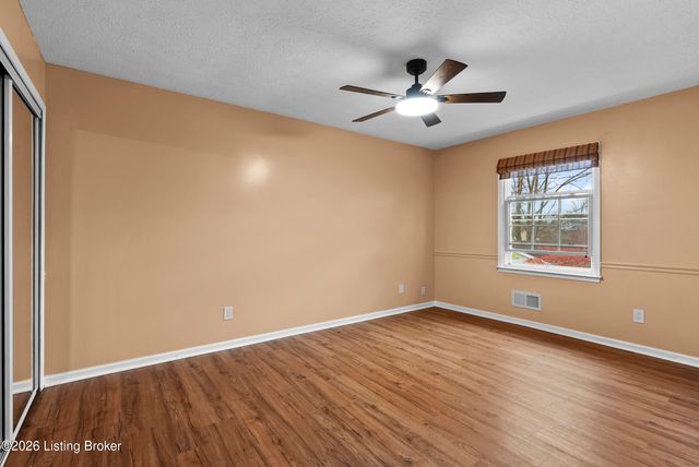 4302 Chenwood Ln, Louisville, KY 40299