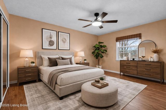 4302 Chenwood Ln, Louisville, KY 40299