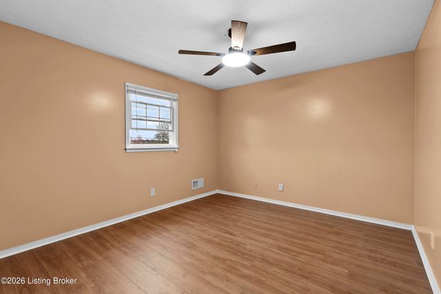 4302 Chenwood Ln, Louisville, KY 40299