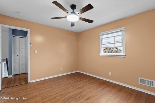 4302 Chenwood Ln, Louisville, KY 40299