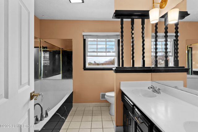 4302 Chenwood Ln, Louisville, KY 40299