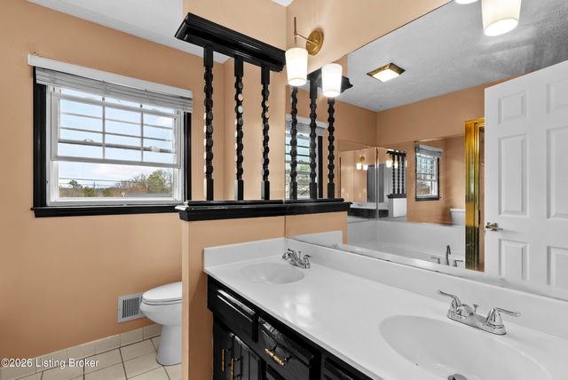 4302 Chenwood Ln, Louisville, KY 40299