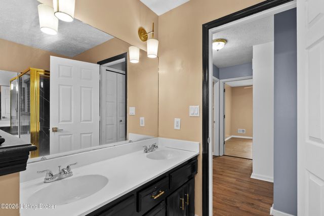 4302 Chenwood Ln, Louisville, KY 40299