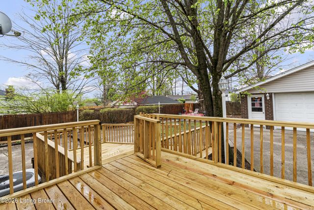 4302 Chenwood Ln, Louisville, KY 40299