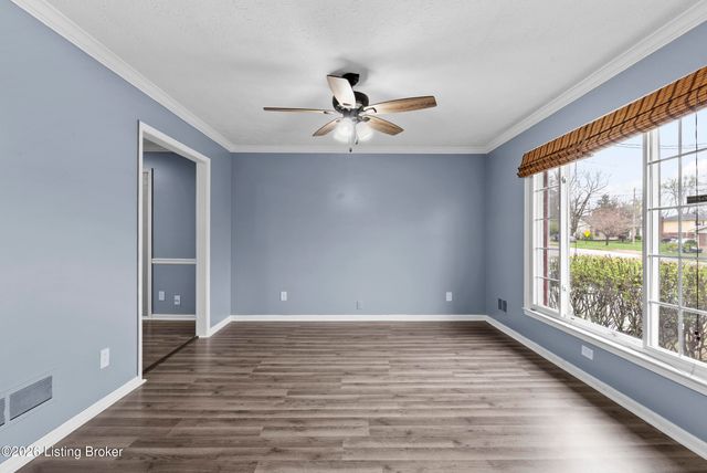 4302 Chenwood Ln, Louisville, KY 40299