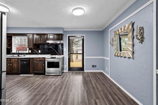 4302 Chenwood Ln, Louisville, KY 40299