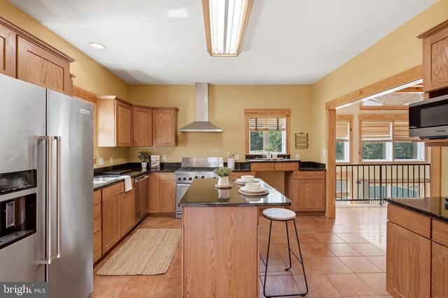 1654 WHITINGS NECK RD, Martinsburg, WV 25404