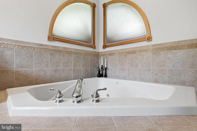 1654 WHITINGS NECK RD, Martinsburg, WV 25404
