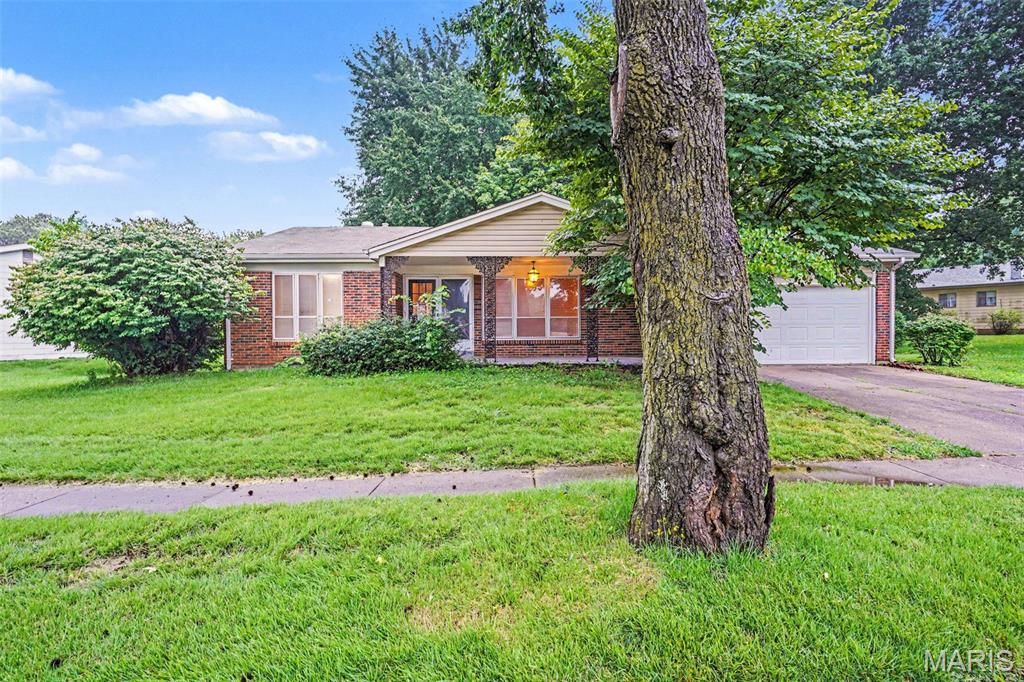 12810 Verwood Drive, St Louis, MO 63033