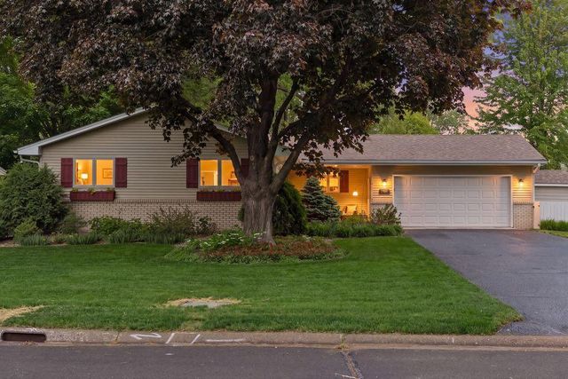 2124 Pleasant View Drive, New Brighton, MN 55112