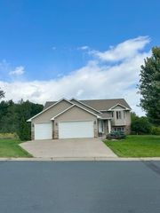 31069 Algonquin Trail, Chisago City, MN 55013