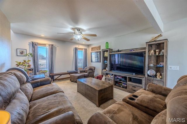 271 Pleasant Knoll Road, Stoutland, MO 65567