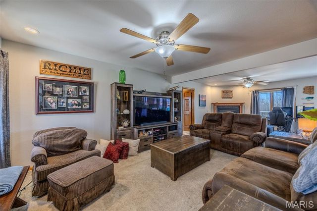 271 Pleasant Knoll Road, Stoutland, MO 65567