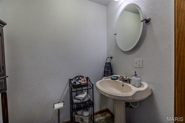 271 Pleasant Knoll Road, Stoutland, MO 65567