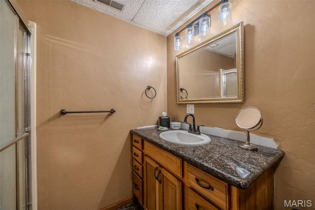 271 Pleasant Knoll Road, Stoutland, MO 65567