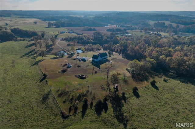 271 Pleasant Knoll Road, Stoutland, MO 65567