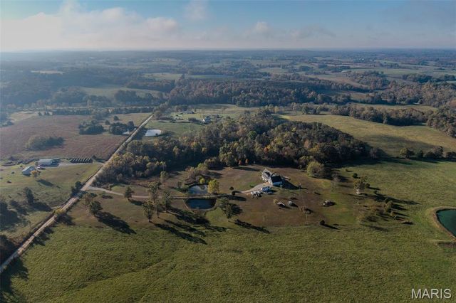 271 Pleasant Knoll Road, Stoutland, MO 65567