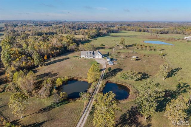 271 Pleasant Knoll Road, Stoutland, MO 65567