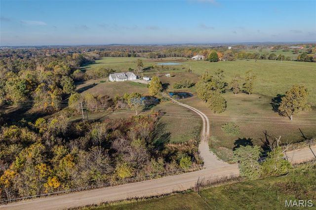 271 Pleasant Knoll Road, Stoutland, MO 65567