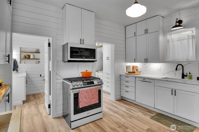 511 N 82nd Street, Seattle, WA 98103