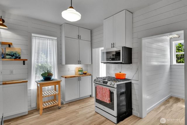 511 N 82nd Street, Seattle, WA 98103