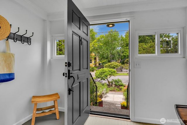 511 N 82nd Street, Seattle, WA 98103