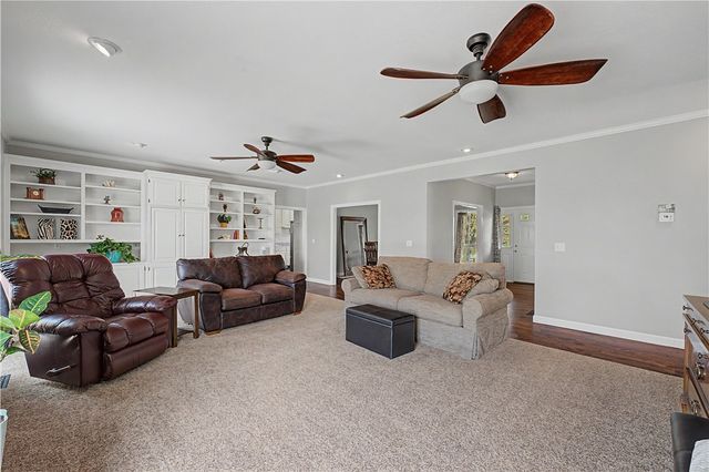 20703 Safari Road, Gentry, AR 72734