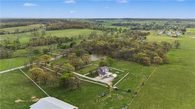 20703 Safari Road, Gentry, AR 72734
