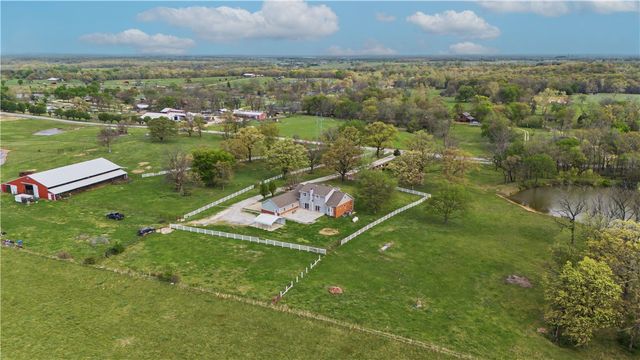 20703 Safari Road, Gentry, AR 72734