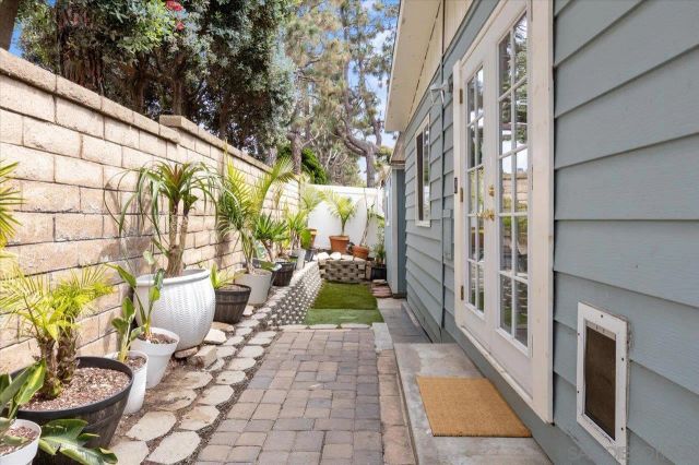 7326 San Bartolo Street 220, Carlsbad, CA 92011