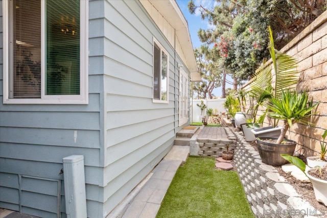 7326 San Bartolo Street 220, Carlsbad, CA 92011