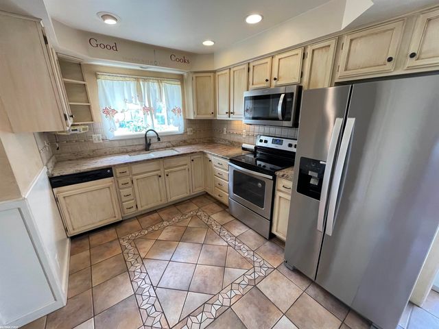 16666 Dort Street, Roseville, MI 48066