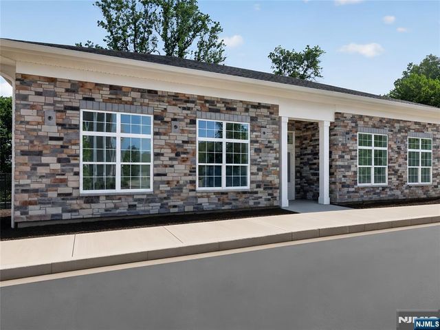 18 Arlington Place, Oakland, NJ 07036