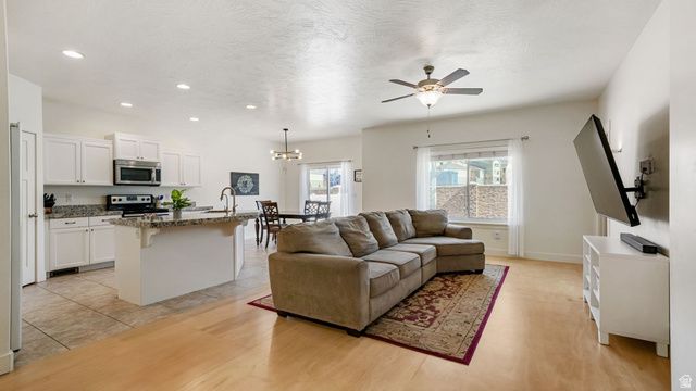 56 N RUE DE MATTH, Vineyard, UT 84059