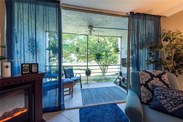 9491 Evergreen Pl 302, Davie, FL 33324