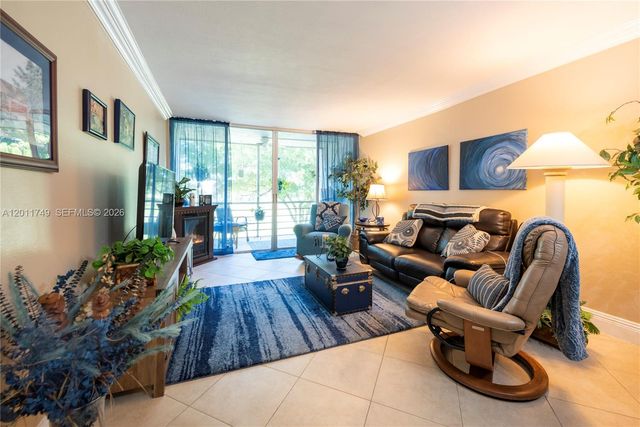 9491 Evergreen Pl 302, Davie, FL 33324