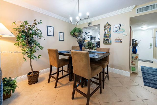 9491 Evergreen Pl 302, Davie, FL 33324