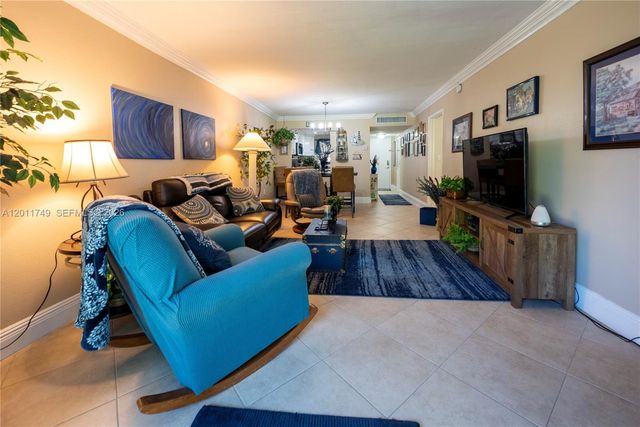 9491 Evergreen Pl 302, Davie, FL 33324