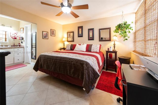 9491 Evergreen Pl 302, Davie, FL 33324