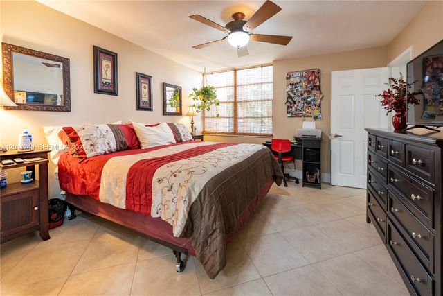 9491 Evergreen Pl 302, Davie, FL 33324