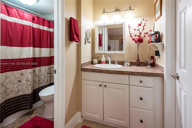 9491 Evergreen Pl 302, Davie, FL 33324